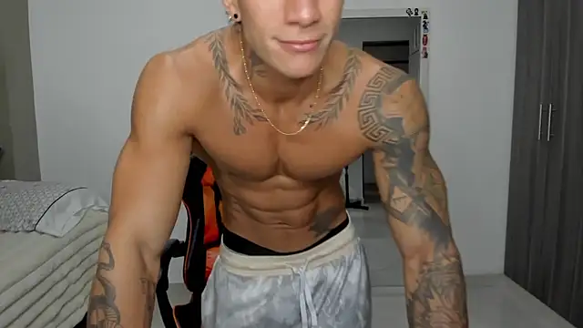 Snapshot of pettergrey1 chatting on February 2026 12:16:01 PM pettergrey1 online show from February 2026 12:16:01 PM