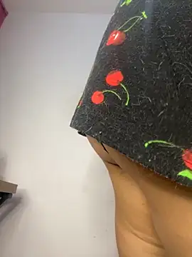 CinnamonCookiez online show from November 2025 04:00:02 AM