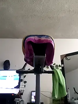 jesicardiente27 online show from April 2026 02:11:01 PM