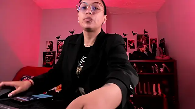 lilith-deveraux online show from December 2025 01:49:01 PM