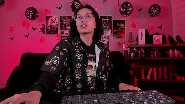 lilith-deveraux online show from November 2025 03:28:01 AM