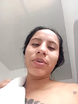 Karii-R online show from November 2025 01:10:01 PM