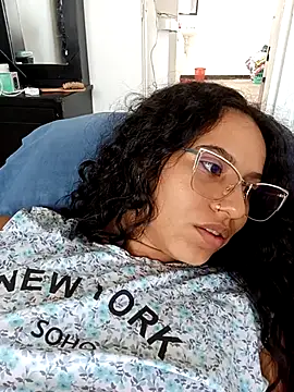 Karii-R online show from November 2025 01:11:01 PM