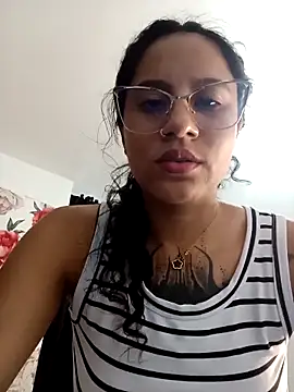 Snapshot of Karii-R chatting on April 2026 04:47:01 PM Karii-R online show from April 2026 04:47:01 PM