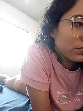 Karii-R online show from December 2025 01:23:01 PM