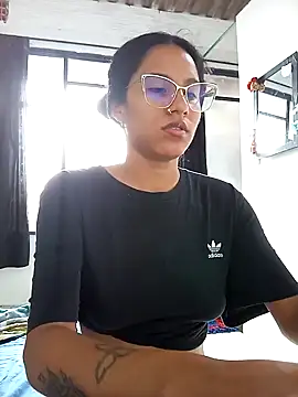 Snapshot of Karii-R chatting on October 2025 04:20:01 PM Karii-R online show from October 2025 04:20:01 PM