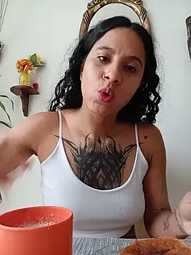 Snapshot of Karii-R chatting on May 2026 02:04:02 PM Karii-R online show from May 2026 02:04:02 PM