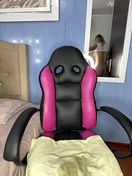 Snapshot of Miss_Erika_ chatting on December 2024 01:17:02 PM Miss Erika online show from December 2024 01:17:02 PM