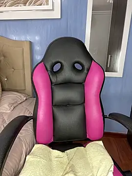 Snapshot of Miss_Erika_ chatting on December 2024 01:43:02 PM Miss Erika online show from December 2024 01:43:02 PM