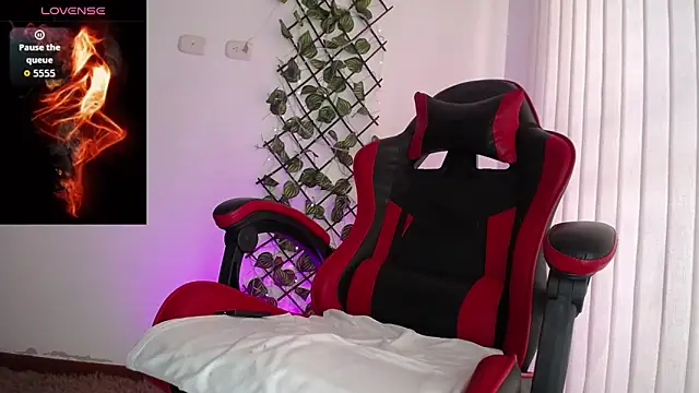 darkviper26 online show from November 2025 07:18:02 PM