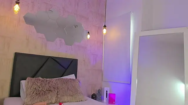 Fransheska-mon online show from March 2025 08:32:02 PM