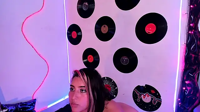 Snapshot of _dahian14_ chatting on January 2025 05:05:01 PM dahian14 online show from January 2025 05:05:01 PM