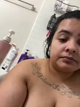 Snapshot of DatBishYouMiss chatting on December 2024 05:10:02 PM DatBishYouMiss online show from December 2024 05:10:02 PM