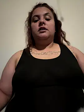 Snapshot of DatBishYouMiss chatting on December 2025 07:02:02 AM DatBishYouMiss online show from December 2025 07:02:02 AM