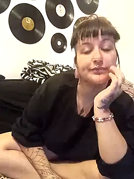 SweetPivoinee online show from December 2024 06:28:02 PM