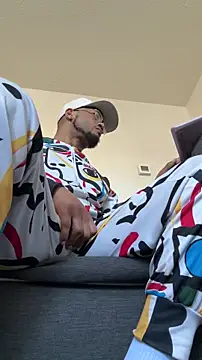 KySir1990 online show from December 2025 06:36:02 PM