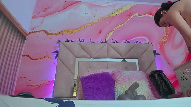 Taylor  cooper online show from November 2025 06:33:02 PM