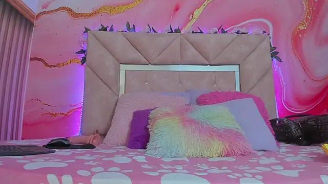 Taylor  cooper online show from October 2025 06:40:01 PM