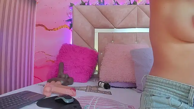 Taylor  cooper online show from October 2025 06:28:02 PM