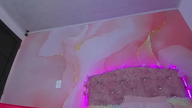 Taylor  cooper online show from September 2025 06:33:01 PM