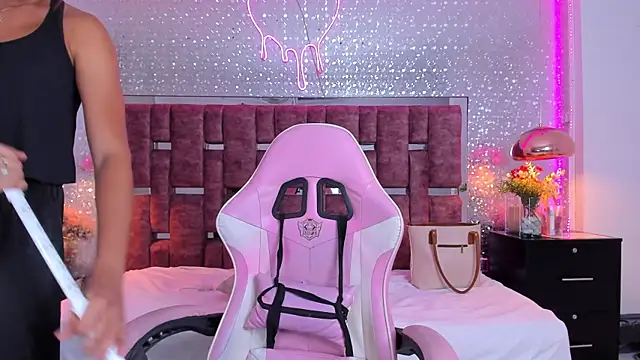 KylieVictoria online show from November 2025 05:00:02 AM