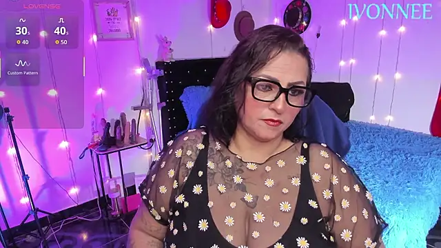 Snapshot of Ivonnee__ chatting on February 2026 10:12:02 AM Ivonnee online show from February 2026 10:12:02 AM