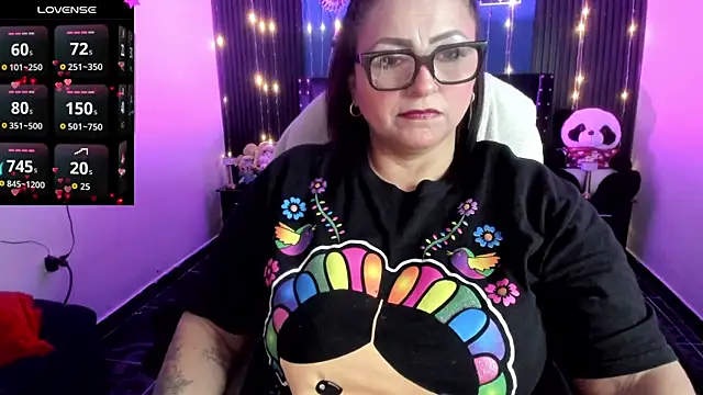 Snapshot of Ivonnee__ chatting on May 2026 09:18:01 PM Ivonnee online show from May 2026 09:18:01 PM