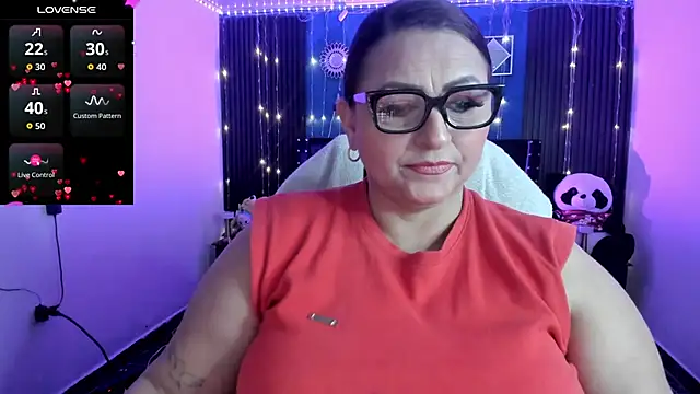 Snapshot of Ivonnee__ chatting on May 2026 03:34:01 AM Ivonnee online show from May 2026 03:34:01 AM