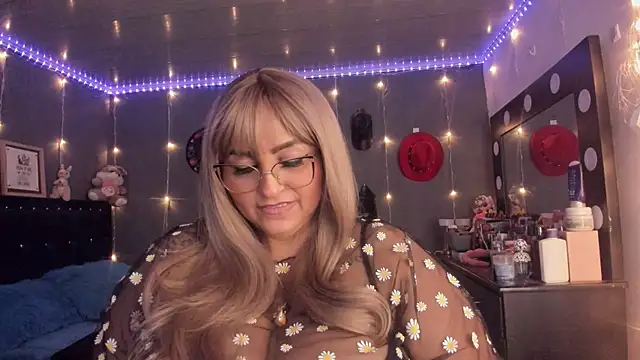 Snapshot of Ivonnee__ chatting on February 2025 07:26:02 AM Ivonnee online show from February 2025 07:26:02 AM