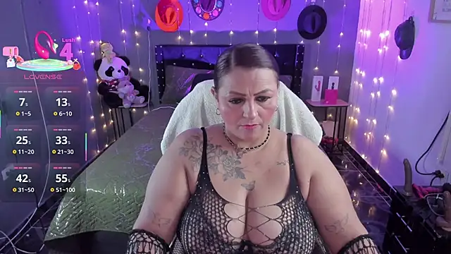 Snapshot of Ivonnee__ chatting on January 2026 03:10:01 AM Ivonnee online show from January 2026 03:10:01 AM