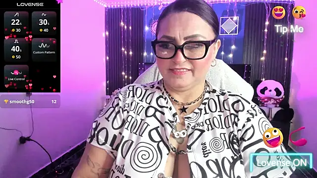 Snapshot of Ivonnee__ chatting on April 2026 04:08:01 AM Ivonnee online show from April 2026 04:08:01 AM