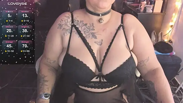 Snapshot of Ivonnee__ chatting on February 2025 05:37:01 AM Ivonnee online show from February 2025 05:37:01 AM