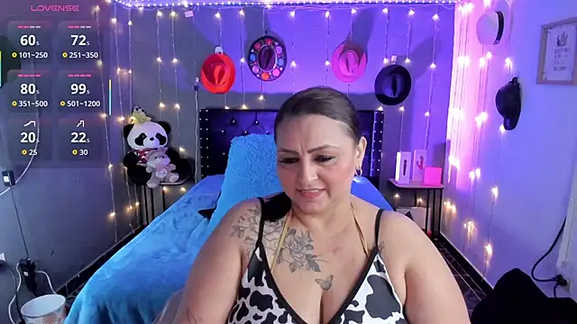 Snapshot of Ivonnee__ chatting on November 2025 12:00:02 AM Ivonnee online show from November 2025 12:00:02 AM