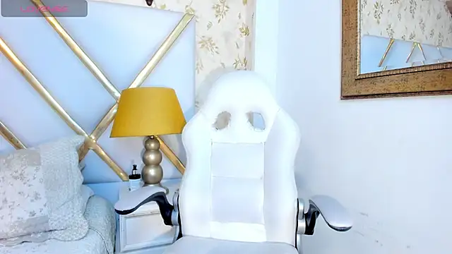 Snapshot of KimRusso_ chatting on December 2024 01:00:02 PM KimRusso online show from December 2024 01:00:02 PM