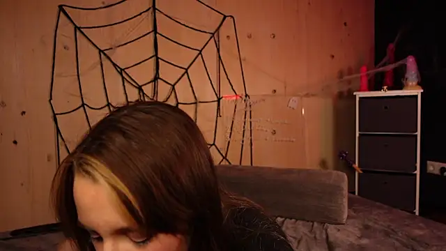 Izzy Inked online show from October 2025 06:30:02 PM