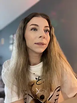 Snapshot of Mia_Ethan chatting on May 2026 08:40:02 AM Mia Ethan online show from May 2026 08:40:02 AM