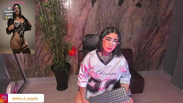 Alahia Dangelo online show from April 2026 02:25:01 PM