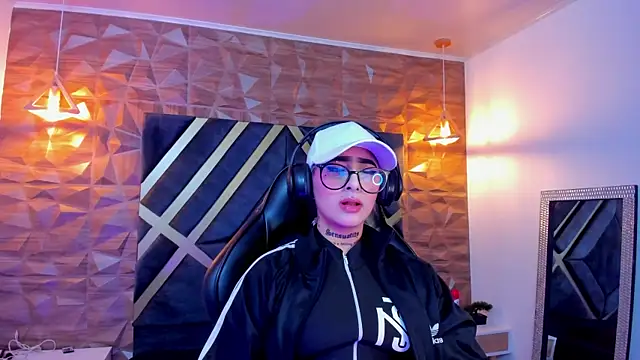 Snapshot of Alahia_Dangelo chatting on October 2025 11:45:02 AM Alahia Dangelo online show from October 2025 11:45:02 AM
