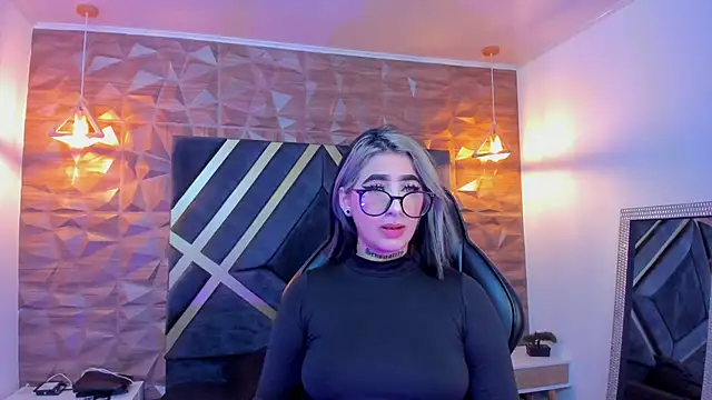 Snapshot of Alahia_Dangelo chatting on October 2025 11:45:02 AM Alahia Dangelo online show from October 2025 11:45:02 AM