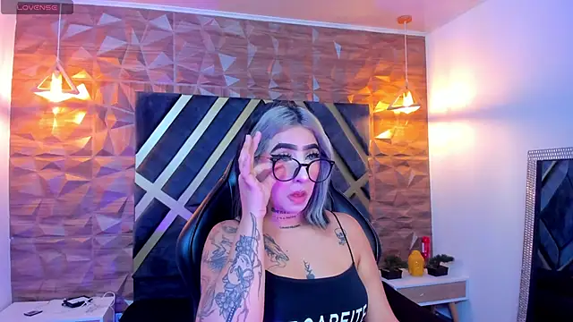 Snapshot of Alahia_Dangelo chatting on October 2025 11:33:02 AM Alahia Dangelo online show from October 2025 11:33:02 AM