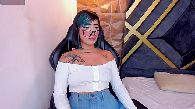 Snapshot of Alahia_Dangelo chatting on March 2025 11:36:02 AM Alahia Dangelo online show from March 2025 11:36:02 AM