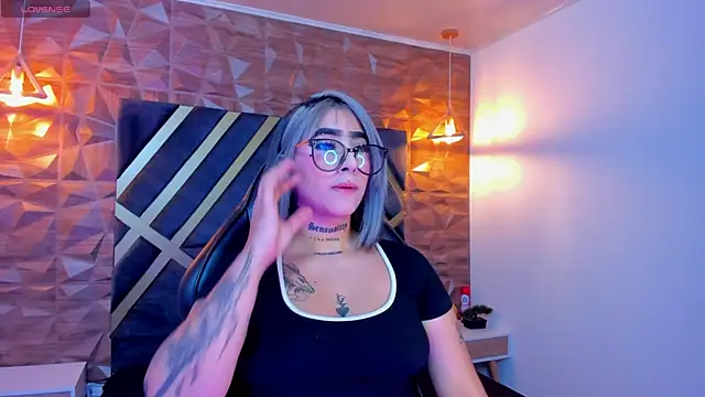 Snapshot of Alahia_Dangelo chatting on October 2025 11:36:02 AM Alahia Dangelo online show from October 2025 11:36:02 AM