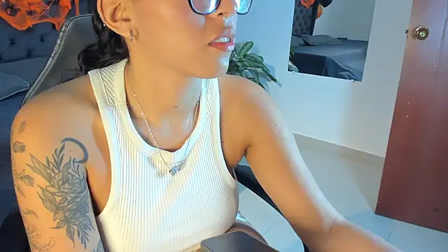  maria foxx  online show from October 2025 07:33:01 PM