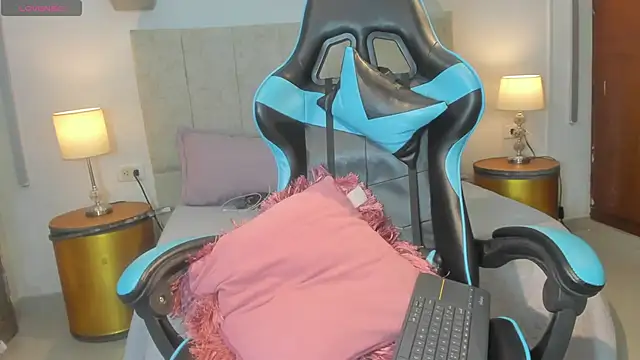  maria foxx  online show from December 2025 05:52:02 PM