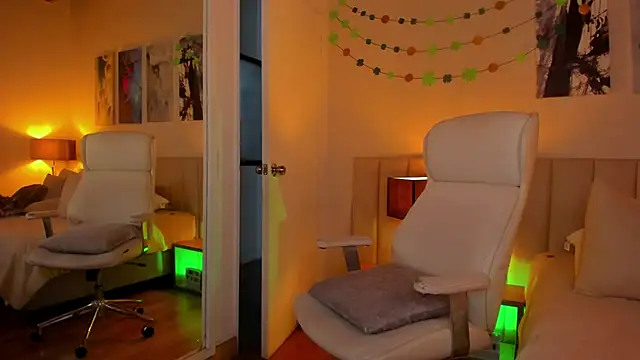 Snapshot of DaniRousse chatting on March 2025 12:32:02 AM DaniRousse online show from March 2025 12:32:02 AM