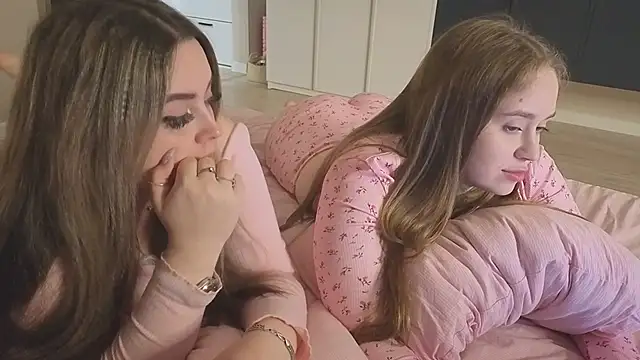 endlesssoffi online show from April 2026 09:38:02 PM