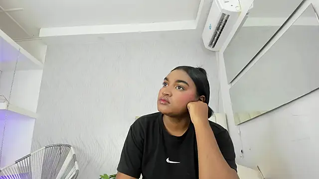 kayna gomez online show from October 2025 07:43:01 PM