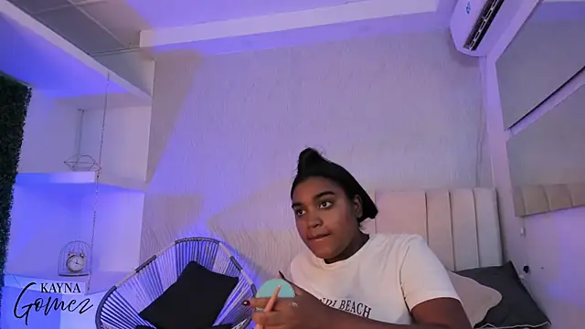 kayna gomez online show from October 2025 07:25:02 PM