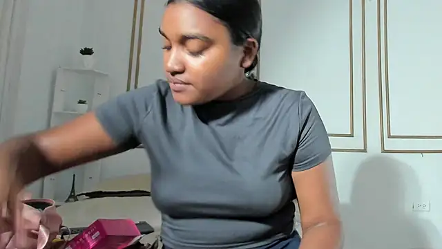 kayna gomez online show from February 2026 07:14:01 PM