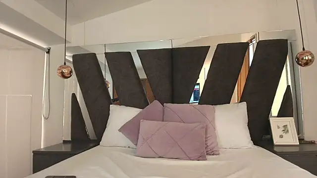 Milkdulce1 online show from November 2025 02:07:02 PM